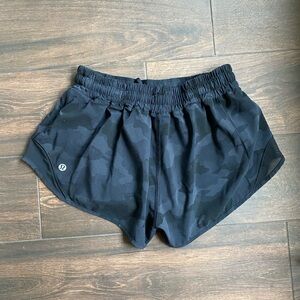 Discontinued color Hotty Hot Lululemon shorts 2.5 inches camo